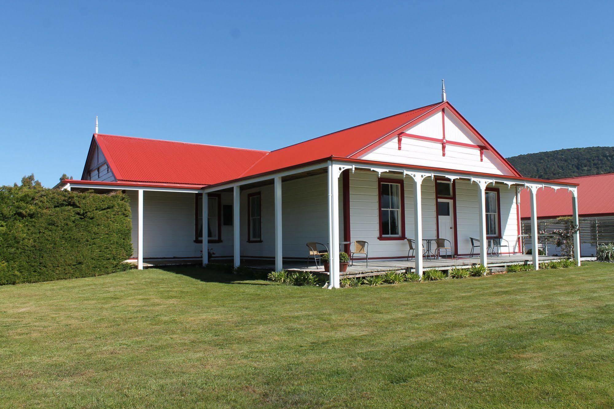 Murrells Grand View House Manapouri Exterior photo